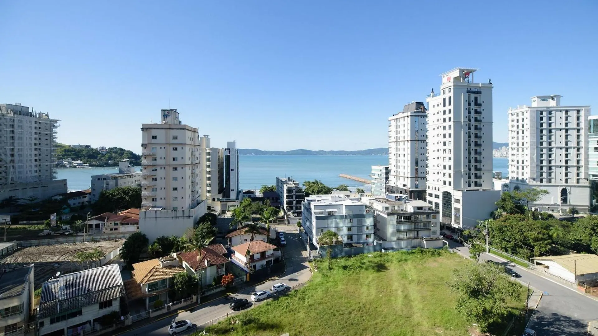Mhfbs - Edificio Moderno C/ Piscina Vista Mar Em Itapemaアパートメント