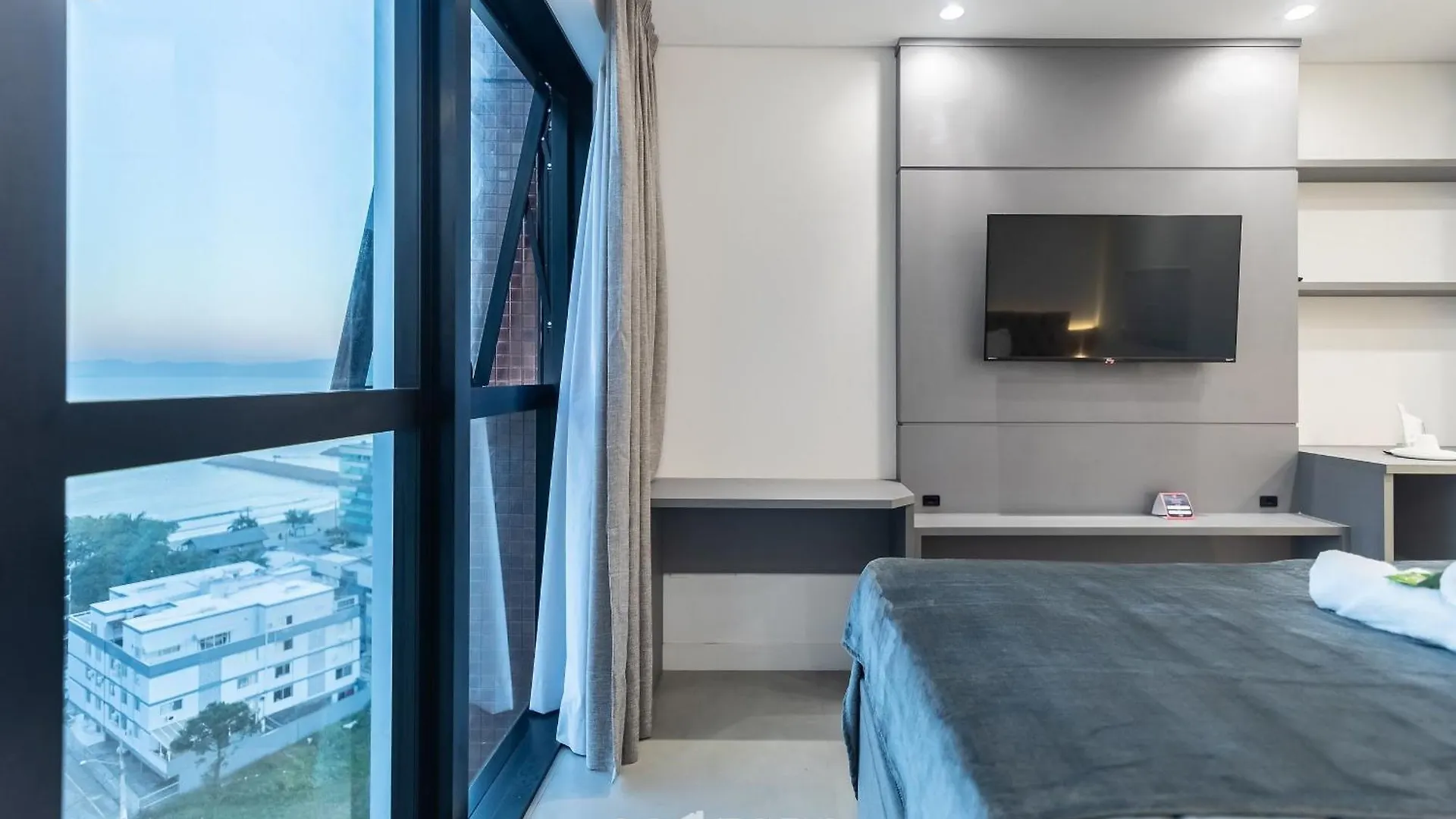 Mhfbs - Edificio Moderno C/ Piscina Vista Mar Em Itapema Apartamento 0*,  Brasil